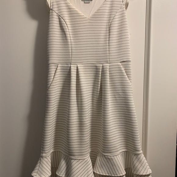 Anthropologie Maeve White pinstripe dress size 4 - Picture 4 of 4